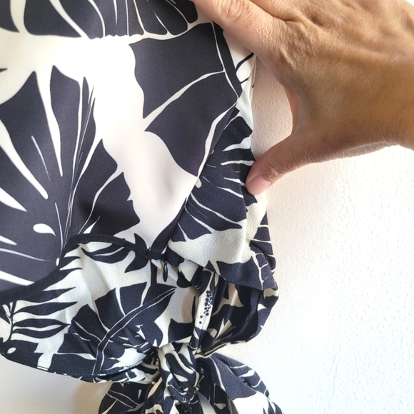 Le‎ Superbe, Crepe Floral Print Luau Tube Top, Black & White, Size M/L - Picture 11 of 14